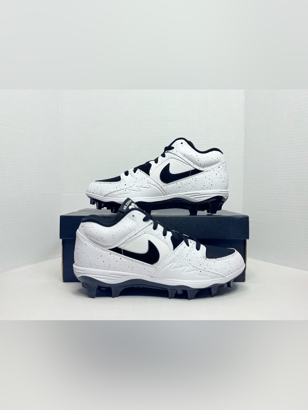 Jordan Men's White & Black Athletic Cleats HQ0210 100